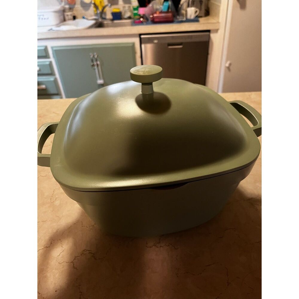Sage green dutch oven stove top 5.2 quart